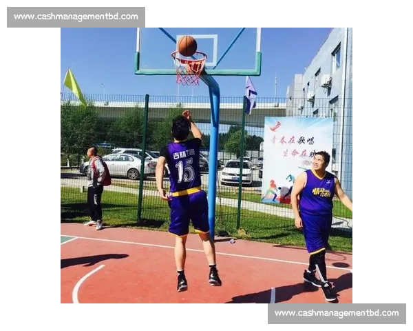 全场终场哨响时裁判手势解读与篮球比赛判罚规则解析